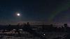 ... pleine lune et aurore bor�ale ...