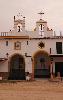 Chaque fraternit� y poss�de sa propre maison ...