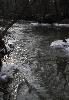 Ici, le courant est plus fort ... seules les rives sont gel�es.