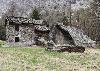 ... est cern�e de rochers.